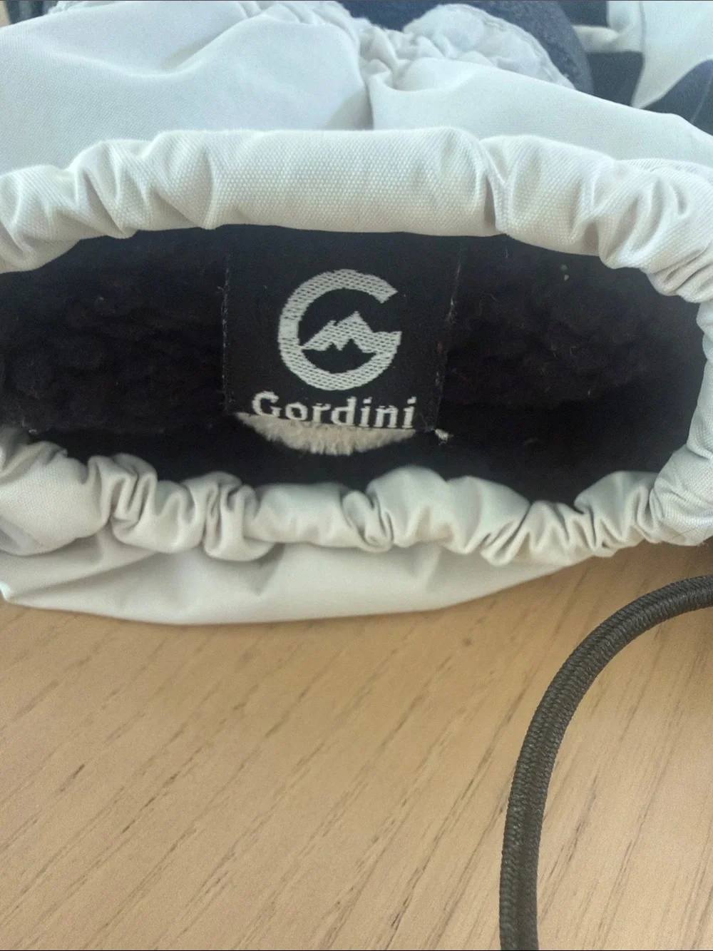 Women’s Gordini White and Black Ski Gloves size Small